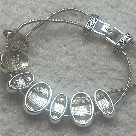 Elegant Multi-Color Bracelet - Picture 3 of 5